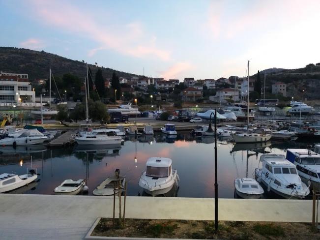 Apartmani Marta Marina Εξωτερικό φωτογραφία