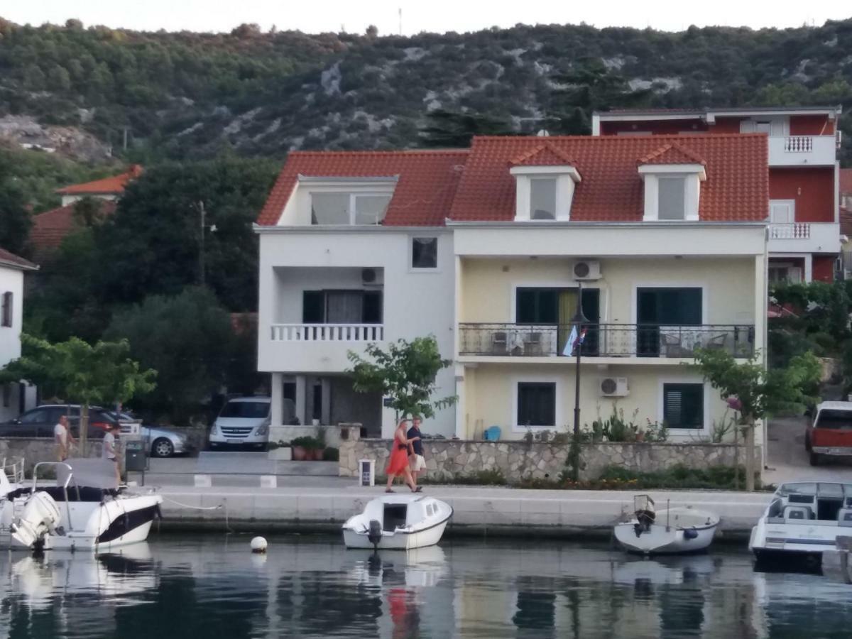 Apartmani Marta Marina Εξωτερικό φωτογραφία